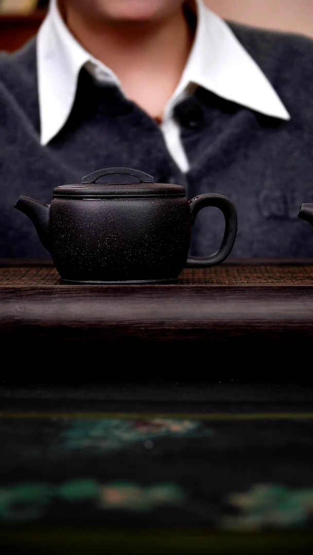 茶壶紫砂黑段砂 汉瓦  270cc