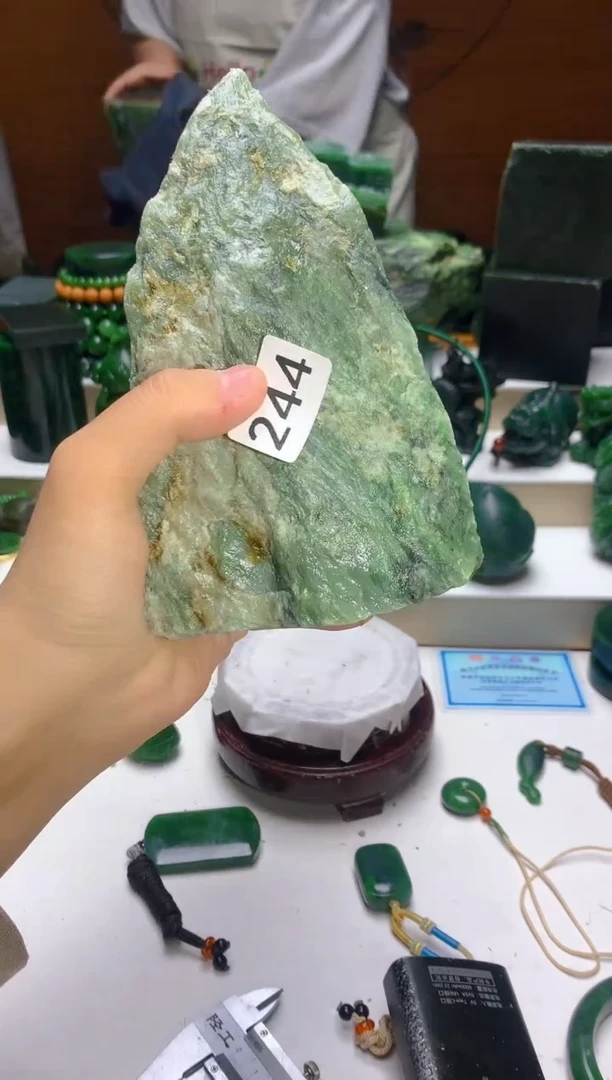 未镶嵌和田玉（碧玉）珠宝半成品0
