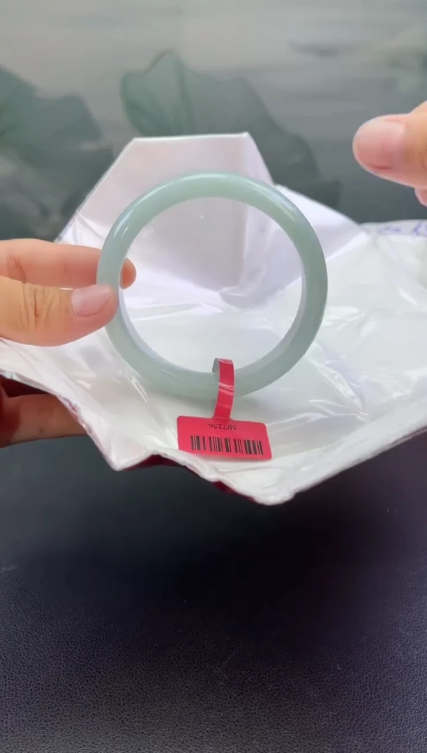 翡翠手镯未镶嵌翡翠手镯7