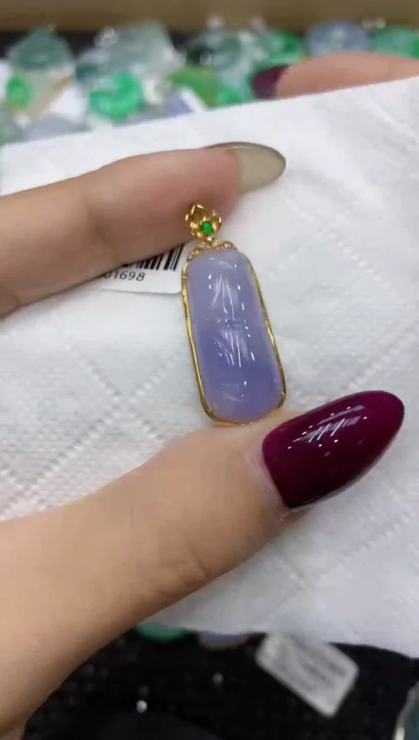 翡翠18K金镶嵌颈饰111111111111