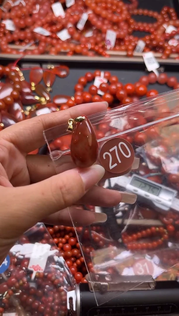 南红玛瑙未镶嵌珠宝奇石270