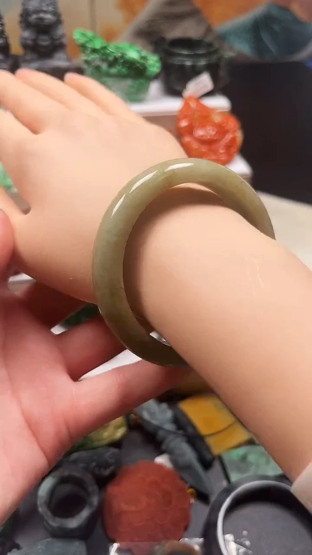 颈饰未镶嵌翡翠天然A货翡翠55.7圈口