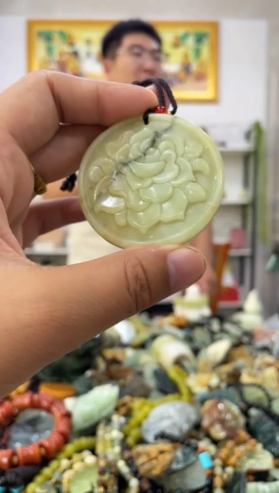 未镶嵌岫玉吊坠
