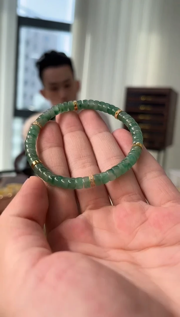 未镶嵌非洲翠石英质玉非洲翠绿