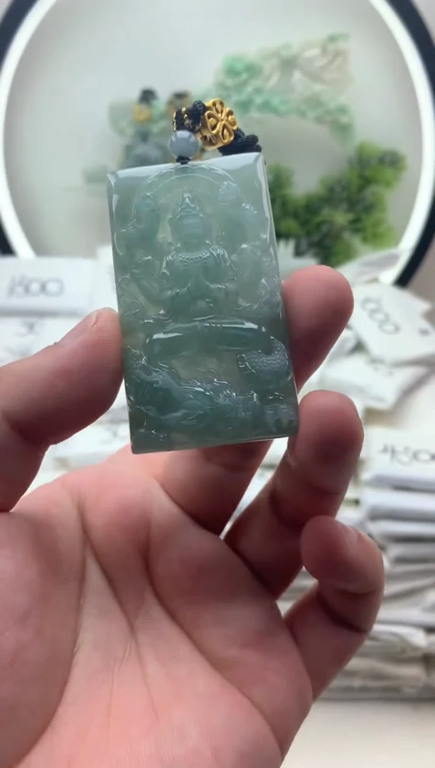 颈饰未镶嵌翡翠千手观音