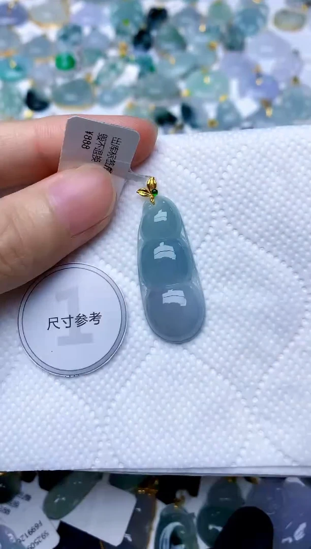颈饰18K金镶嵌翡翠天然A货翡翠