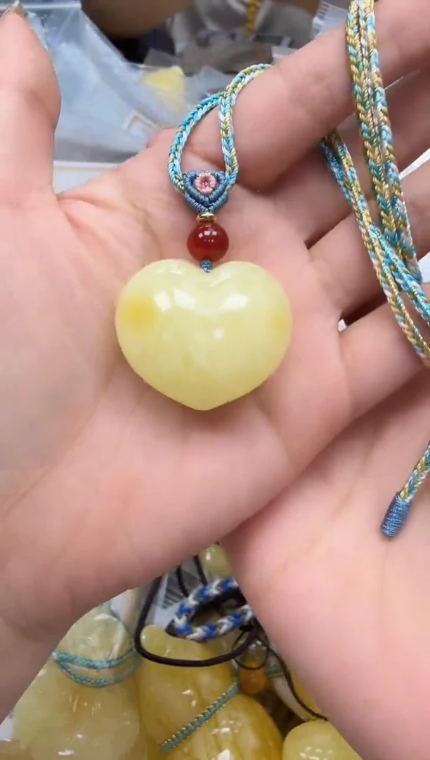 裸石琥珀未镶嵌如图