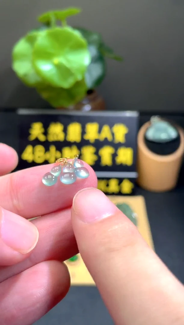 颈饰18K金镶嵌翡翠翡翠A货