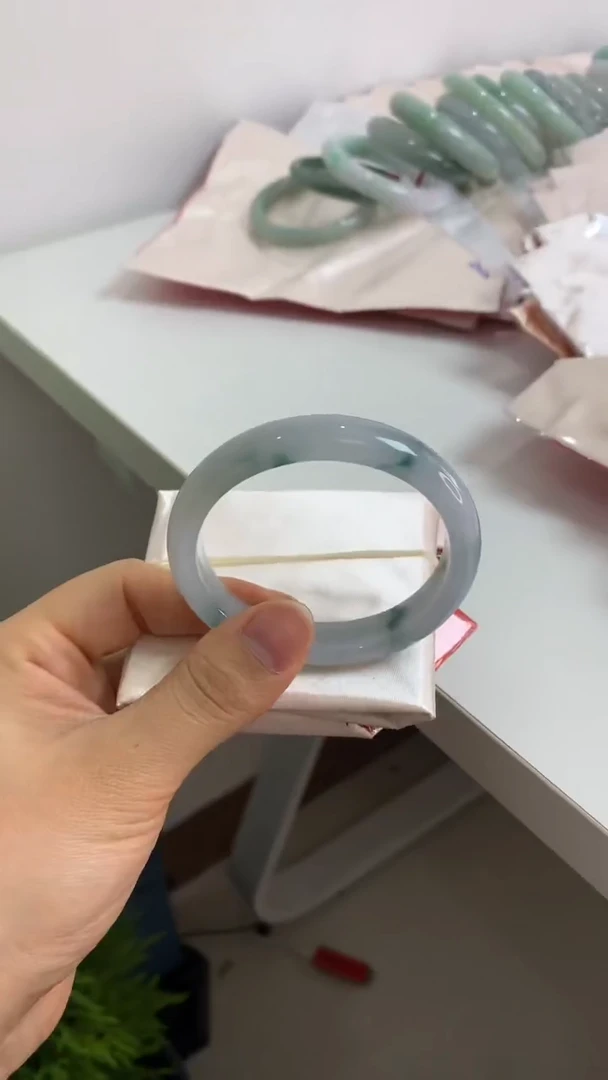 未镶嵌手镯翡翠56.7贵妃冰飘花