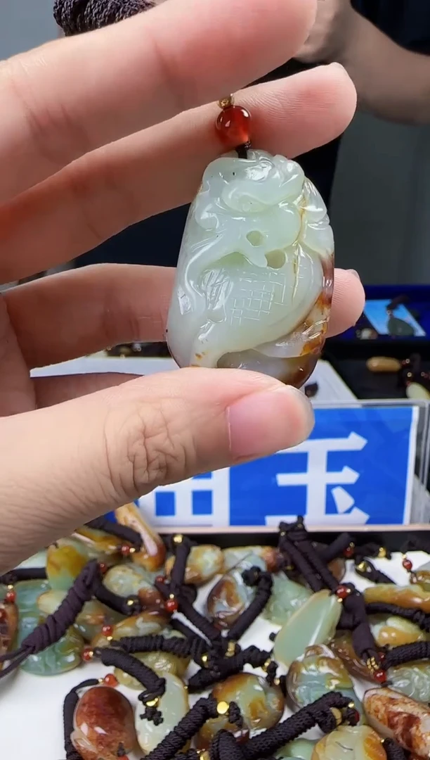 和田玉未镶嵌颈饰1