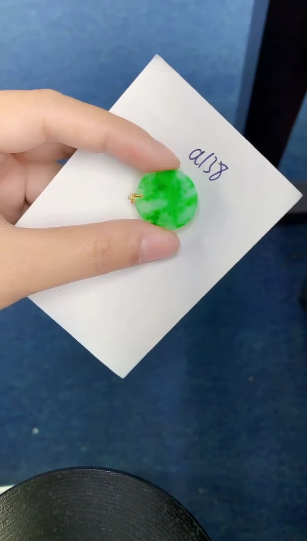 翡翠18K金镶嵌颈饰000000000