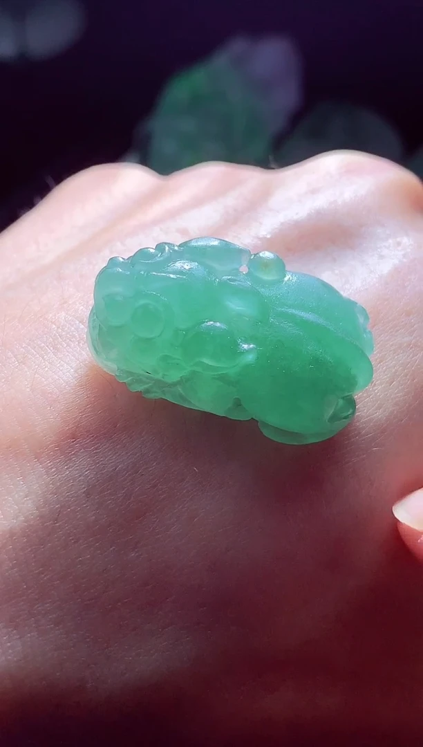 未镶嵌定制翡翠山**?翡翠毛货定制