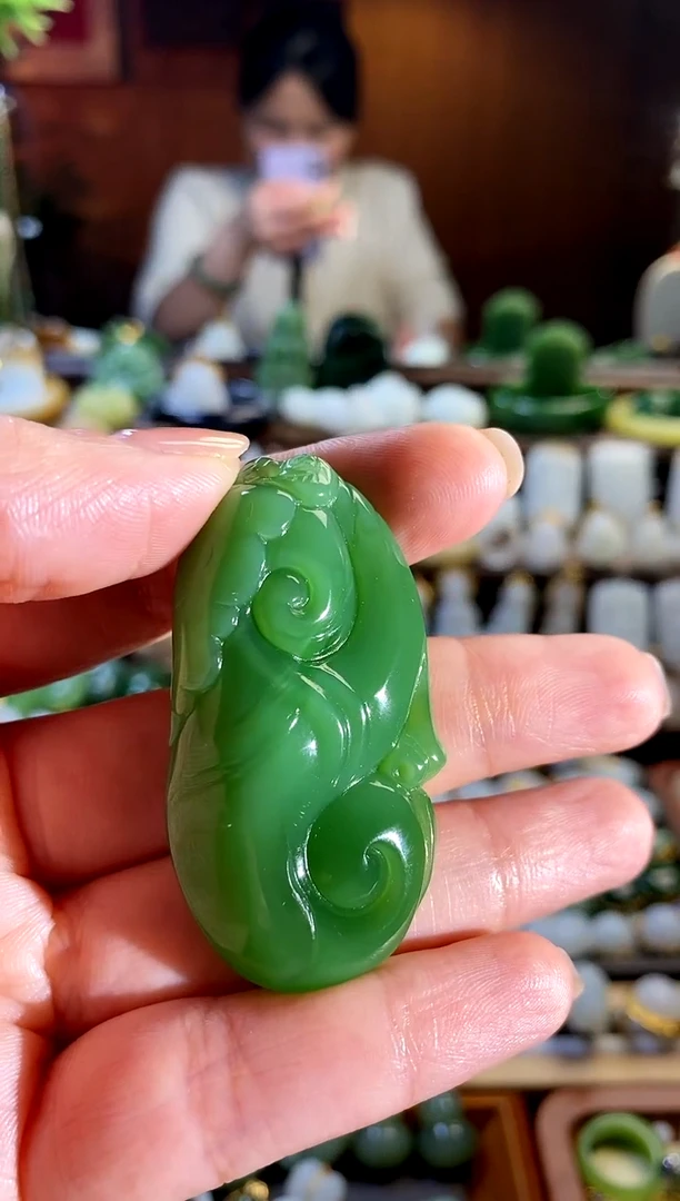 和田玉未镶嵌吊坠(赠链).