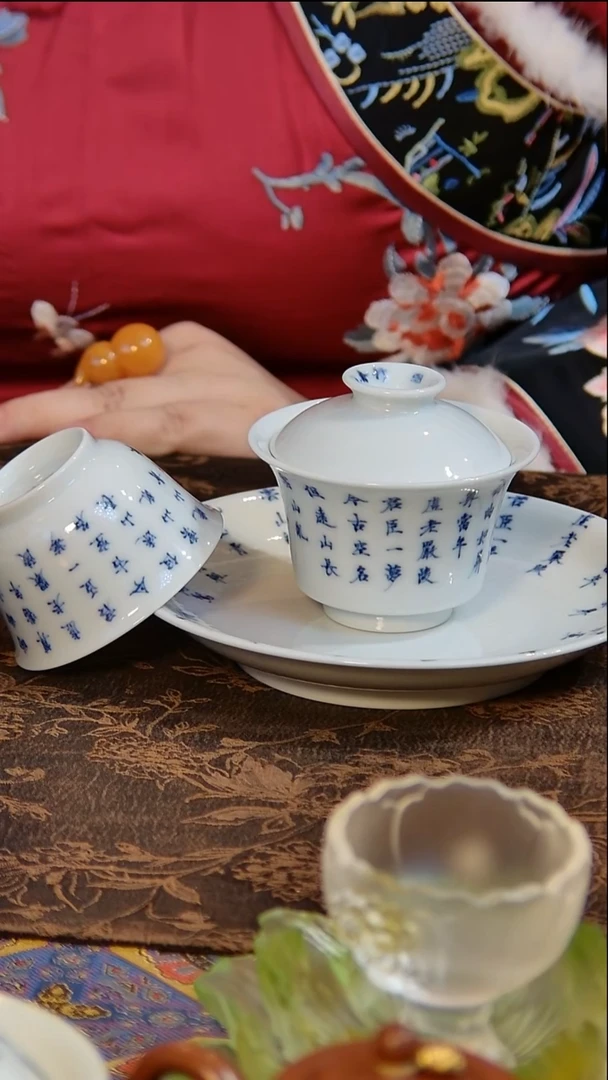 ?****?茶具一套。。。。。。。。。。。。。。。。。。。。。