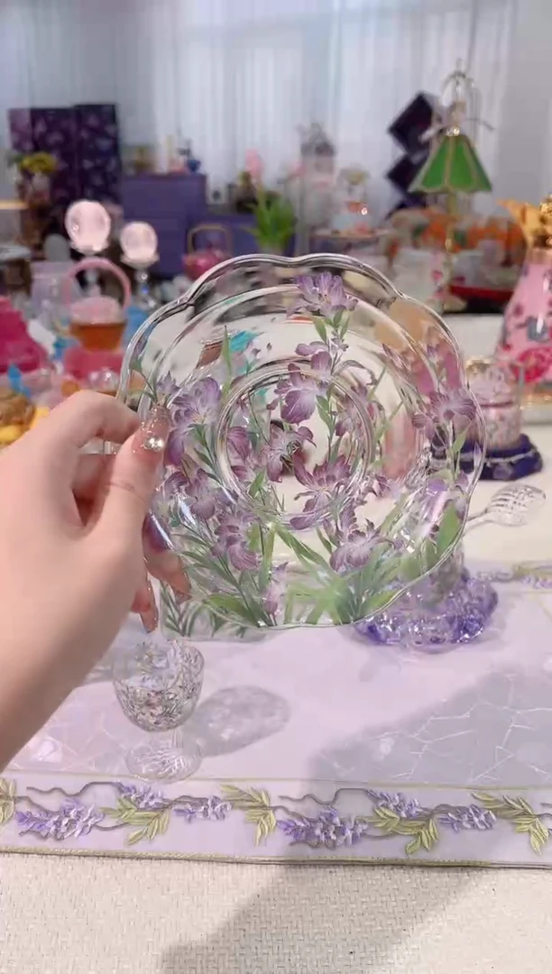 鸢尾花 壶承 如图