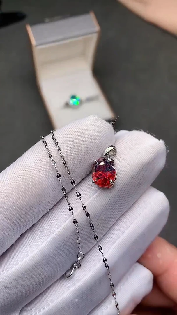 【闪购商品】石榴石颈饰银S925镶嵌......