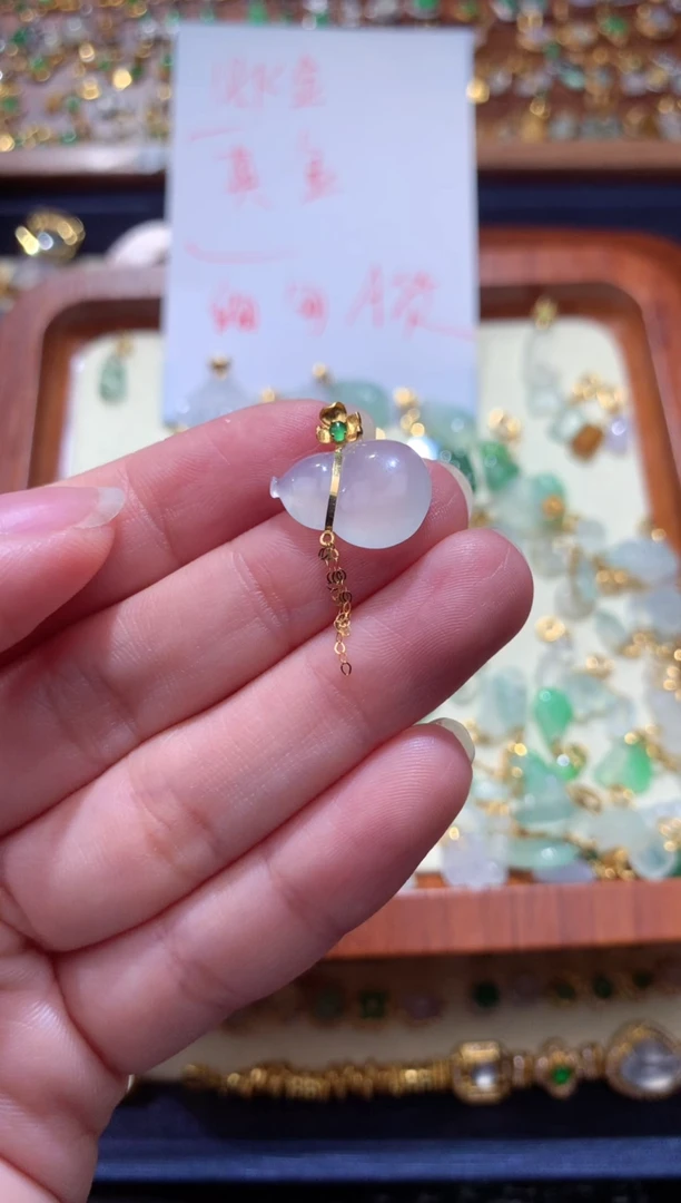 颈饰18K金镶嵌翡翠翡翠