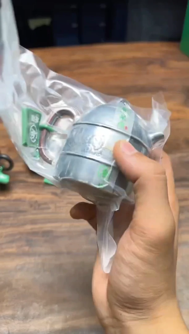 鹿**荡呆坐 雪花纹錾刻嵌金秋山待渡 秦权壶