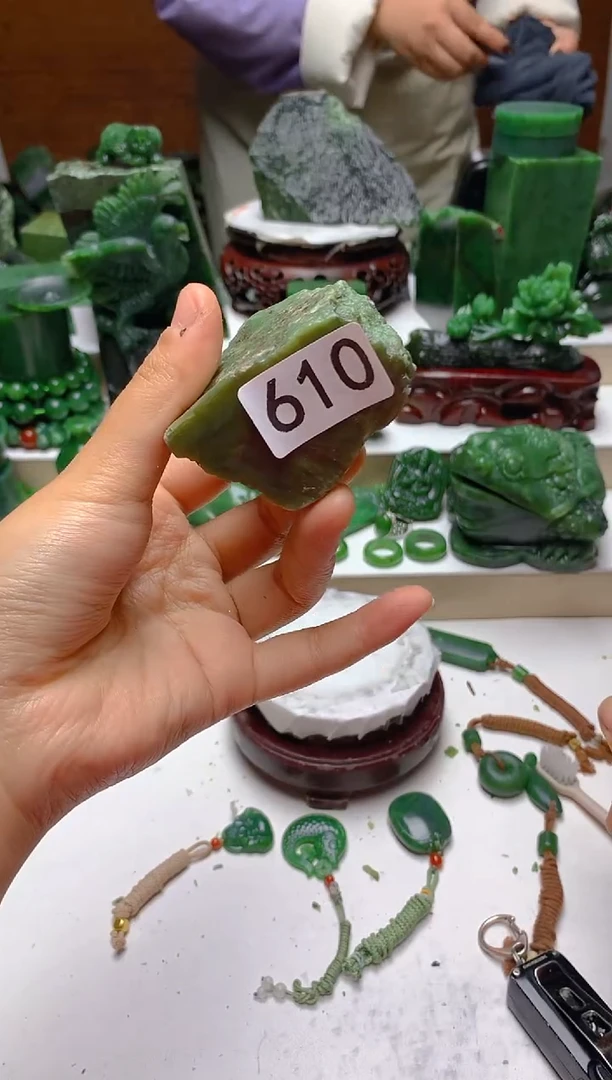 未镶嵌和田玉摆件1