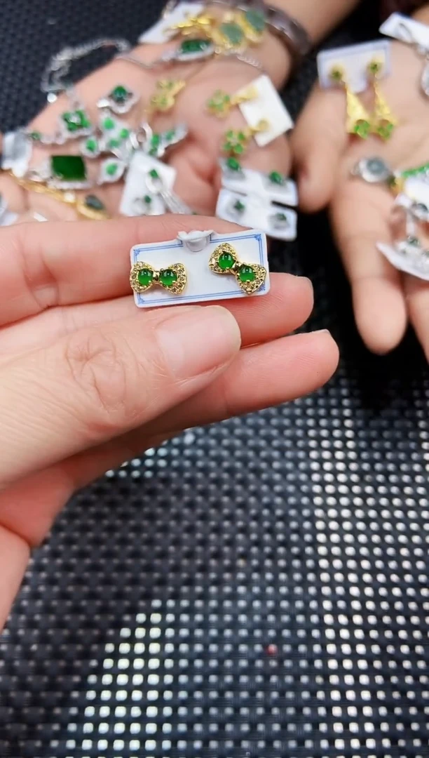 【闪购商品】翡翠耳饰未镶嵌111111111