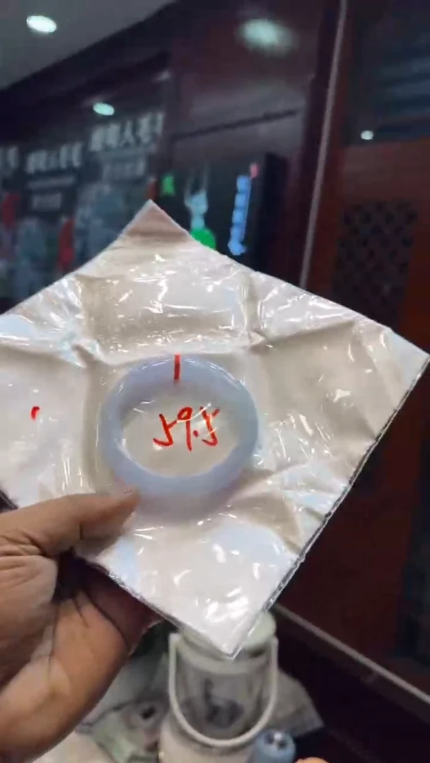 未镶嵌手镯翡翠手镯包容价