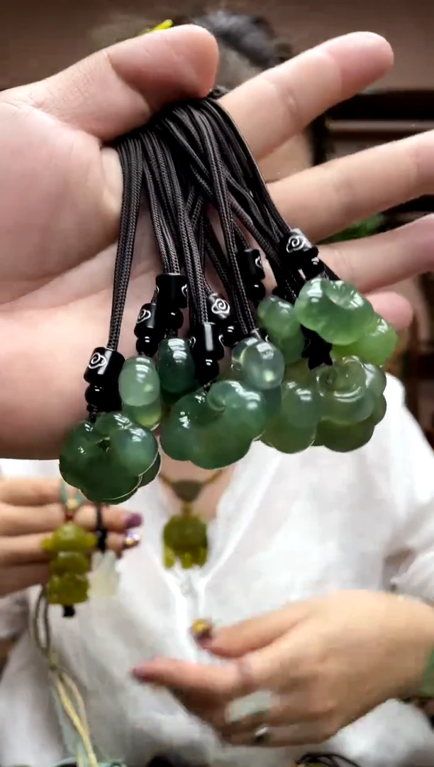 岫玉未镶嵌吊坠多样性发货其中发一