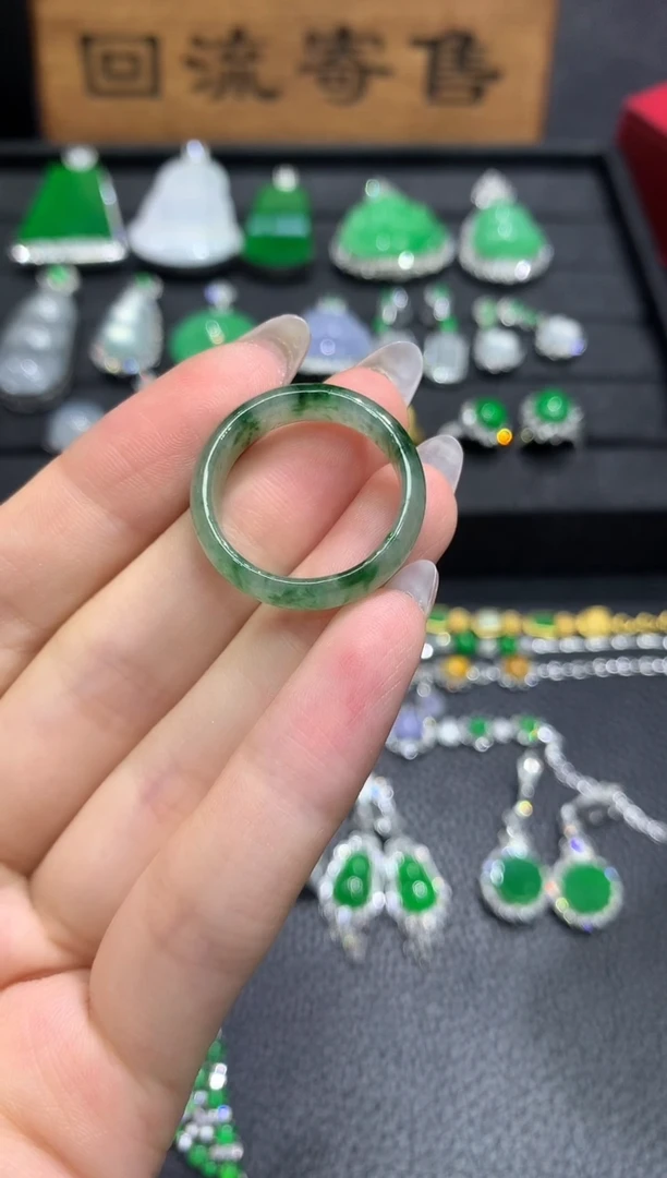 未镶嵌戒圈翡翠2