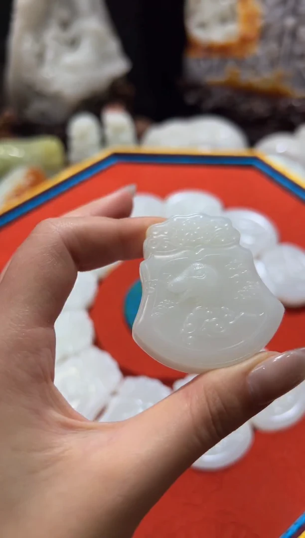 未镶嵌和田玉把件人**戏和田玉