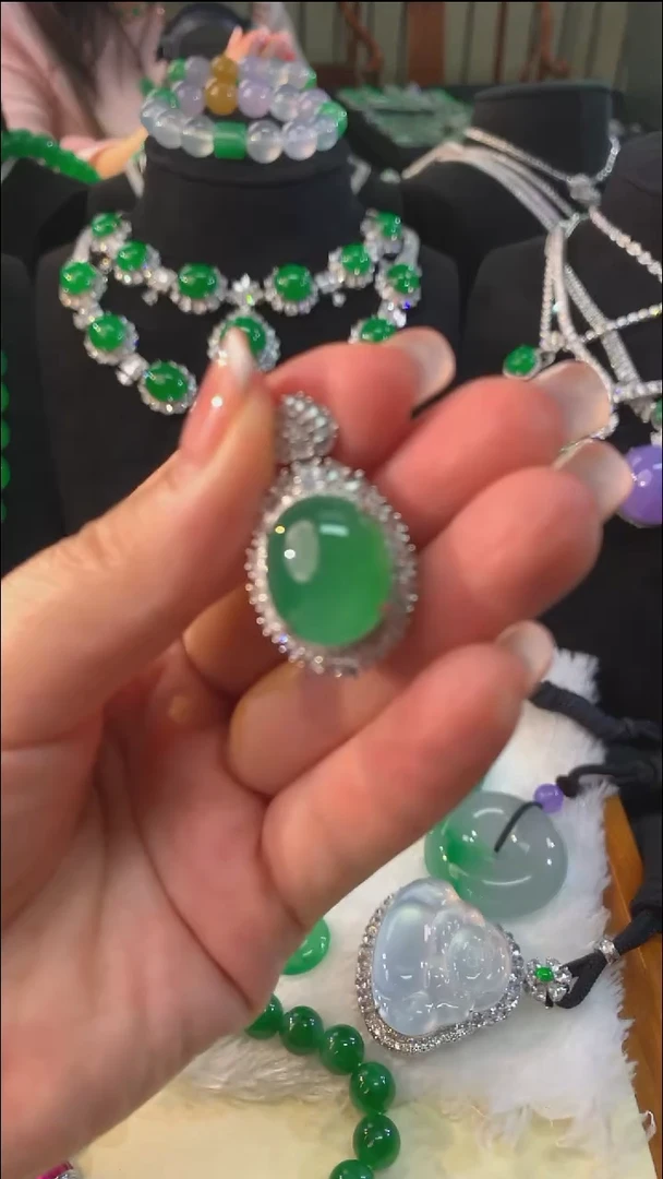 吊坠(不含链)18K金镶嵌翡翠吊坠