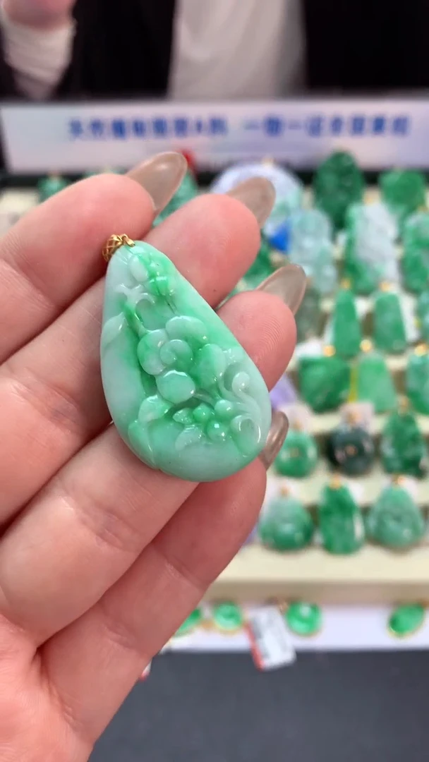 【闪购商品】翡翠吊坠(不含链)18K金镶嵌挂件