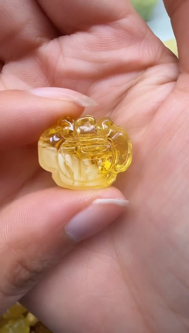 裸石琥珀未镶嵌如图