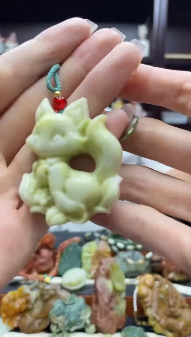 未镶嵌岫玉吊坠·