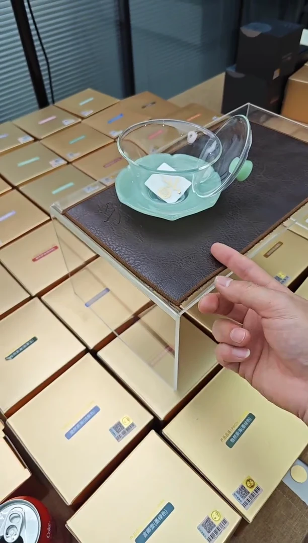 禾器荷叶盖碗浅玉色金标