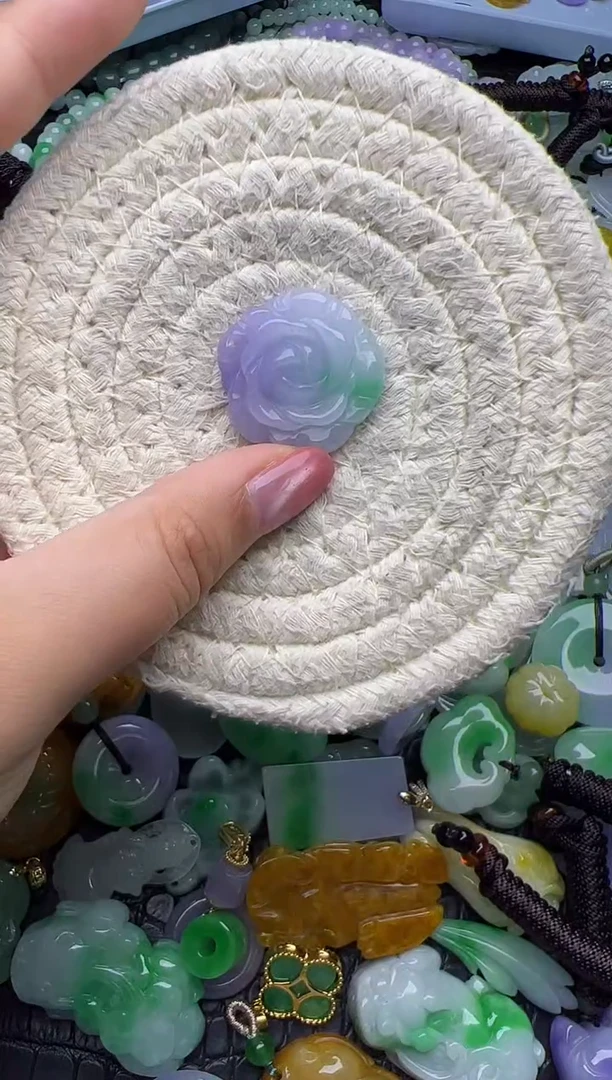 颈饰未镶嵌翡翠天然缅甸翡翠吊坠