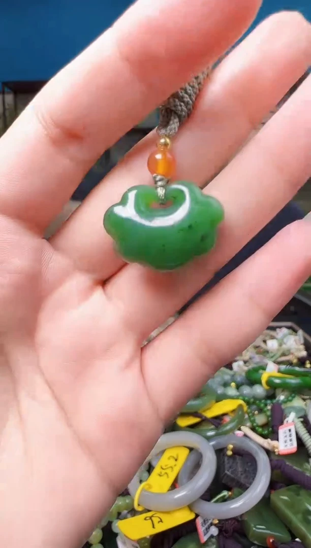 颈饰未镶嵌和田玉1