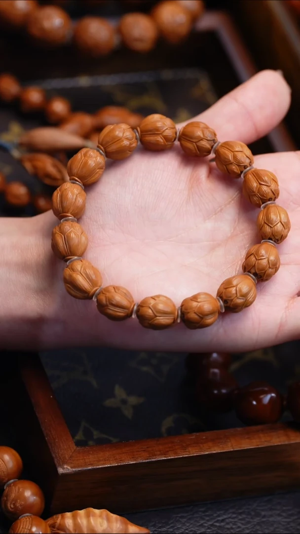 【闪购商品】橄榄核吊坠苏工橄榄核