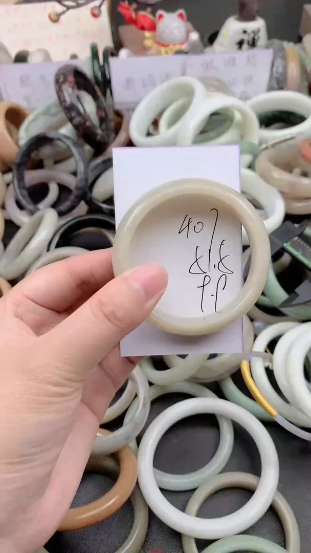 未镶嵌手镯石英质玉407