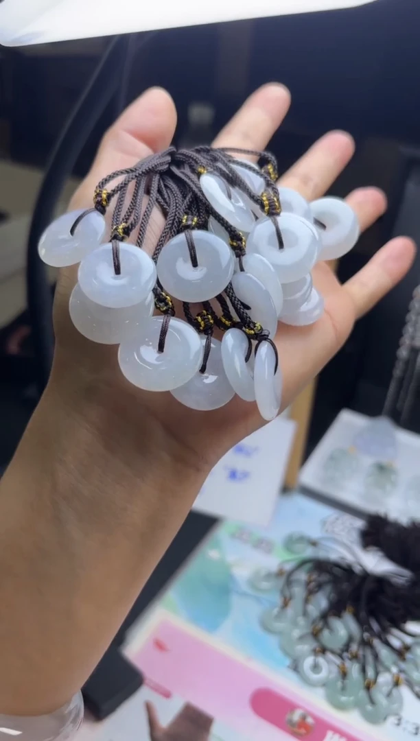 未镶嵌挂件翡翠多样性发一件R703112