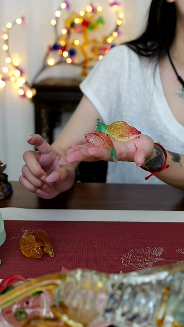 有机玻璃琉璃彩色小金鱼茶摆件一对