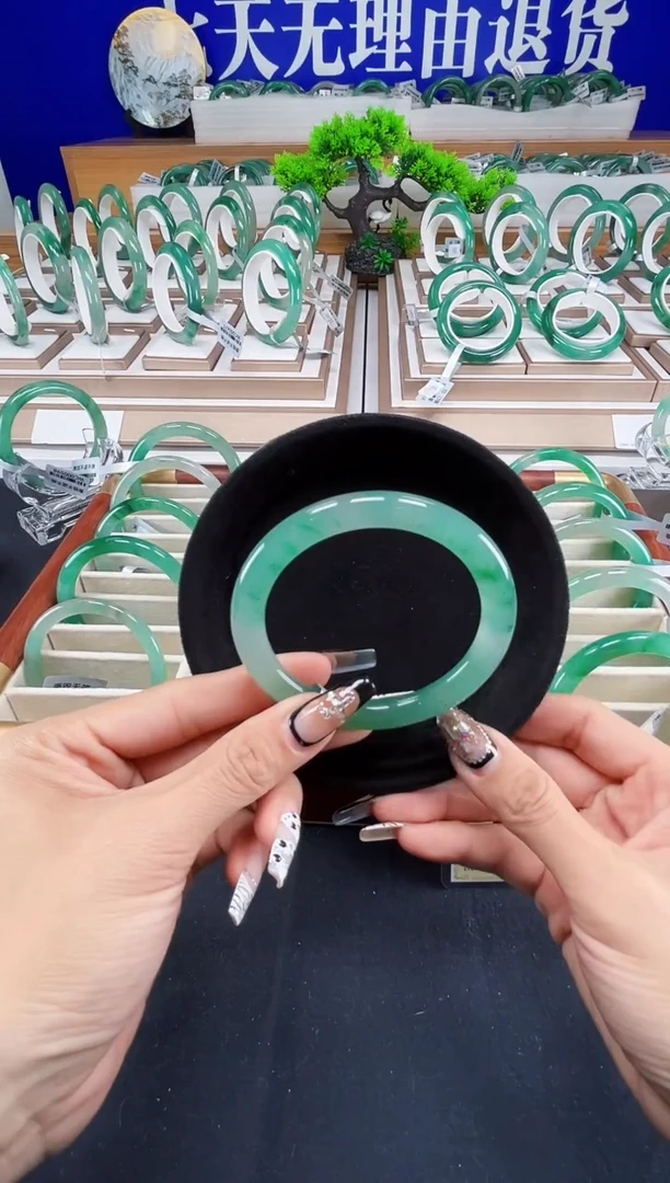 未镶嵌手镯石英质玉（非洲翠）圈口59