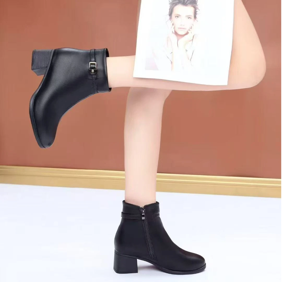 英伦风防滑筒靴短筒秋冬尖头短靴加绒皮带扣女V09