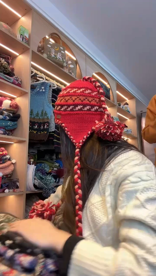 羊毛美利奴红色大辫子护耳帽