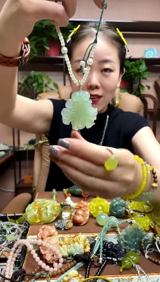 未镶嵌岫玉吊坠·