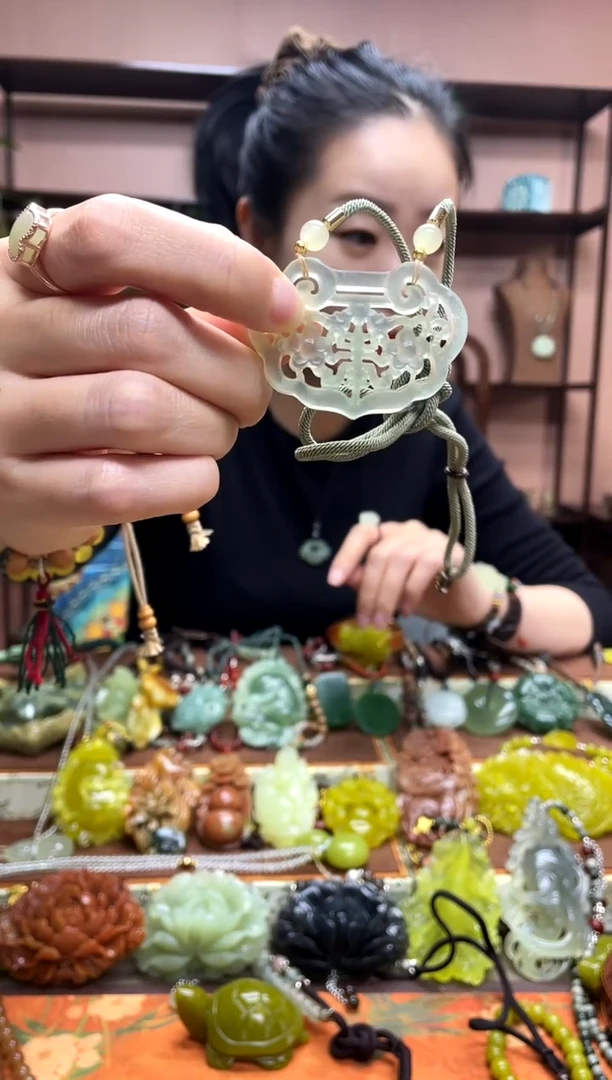 未镶嵌岫玉吊坠·1