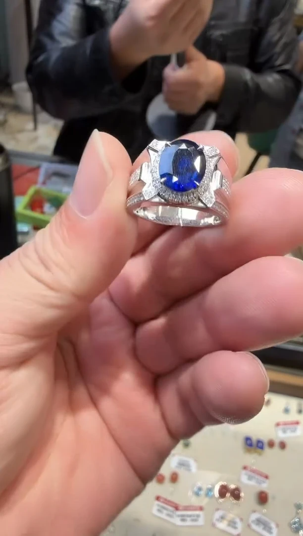 戒指蓝宝石18K金镶嵌多样性发一