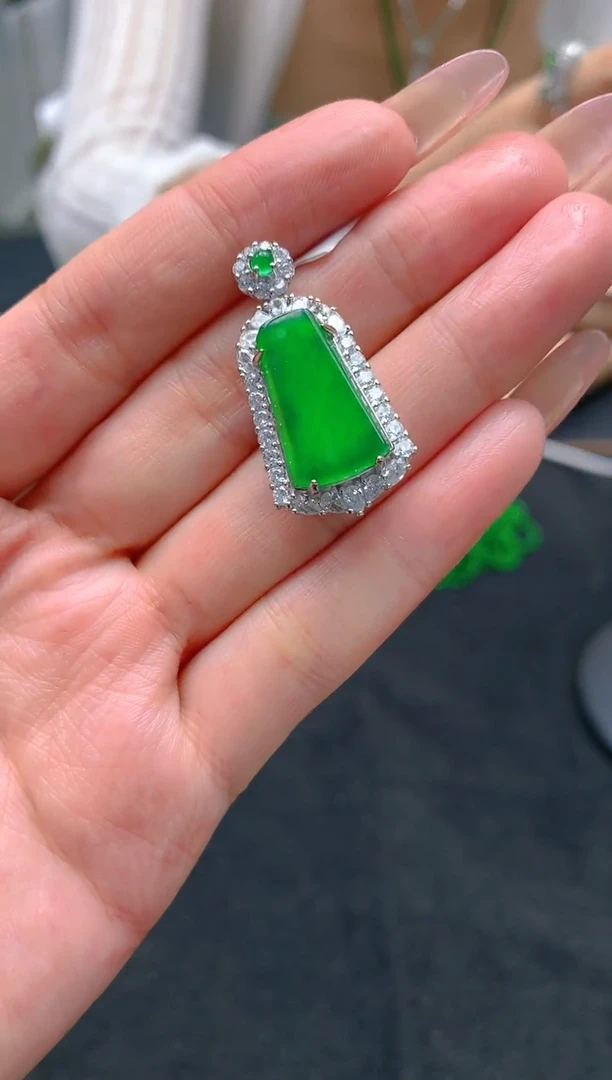 翡翠未镶嵌颈饰天然A货翡翠