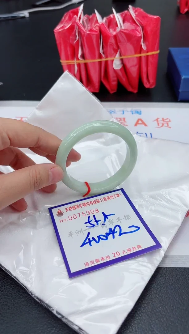 翡翠手镯未镶嵌1