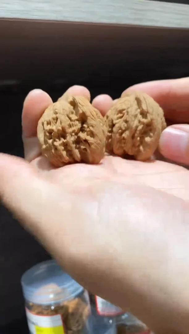 文玩核桃把件全品麦穗虎头42