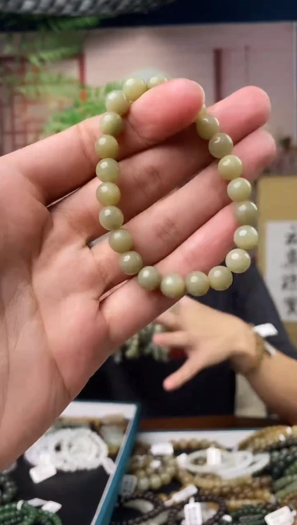 和田玉未镶嵌颈饰一物一拍