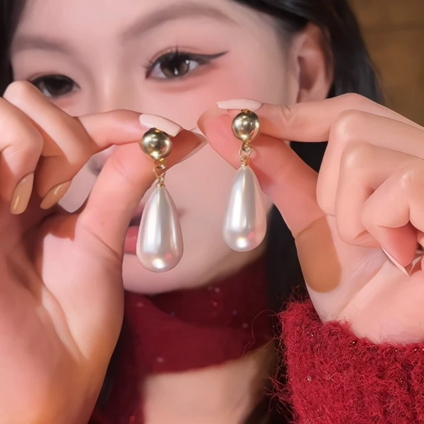 锌合金仿珍珠耳饰 轻奢水滴珠珠耳钉气质长款耳环日常通勤款耳饰